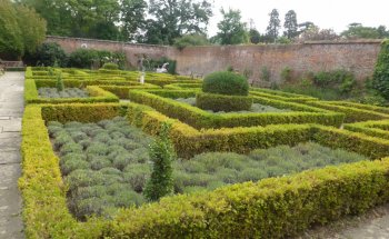 Museo de Harlow y Jardines Amurallados