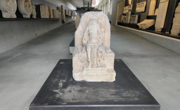 Museo de Arqueología en el Jardín de los Planetas del Castillo Eggenberg