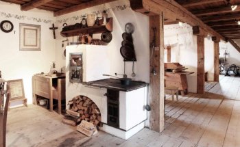 Museo de Agricultura y Exhibición de Automóviles Antiguos Familia Jüly