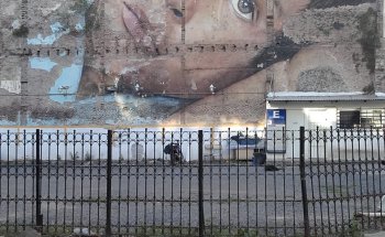 Mural En Edificio Viejo