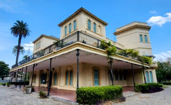 Casona “Los Olivera”