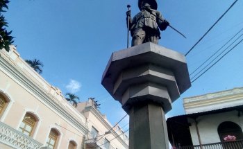 Estatua de Antonio de la Torre y Miranda