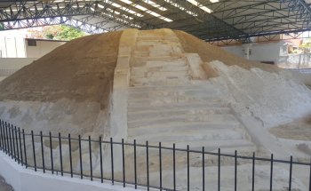 Pirámide de Las Flores