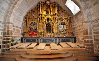Igrexa de Santa María a Nova - Museo das laudas gremiais