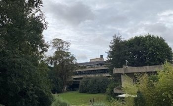 Edificio sede y parque de la Fundación Calouste Gulbenkian