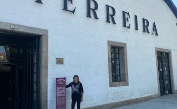 Cueva Ferrera y Aparcamiento de Autobuses