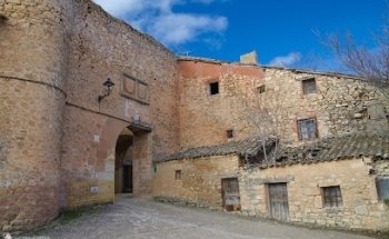 Puerta De La Villa