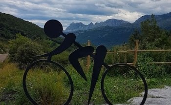 Escultura Homenaje al exciclista Gonzalo Aja Barquin