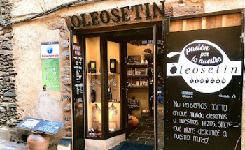 Oleosetín (aceite de oliva virgen extra, manzanilla cacereña y vinos de Pitarra)
