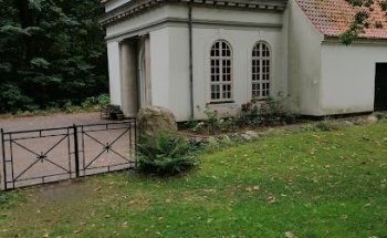 Cementerio del bosque y capilla del Museo de Psiquiatría