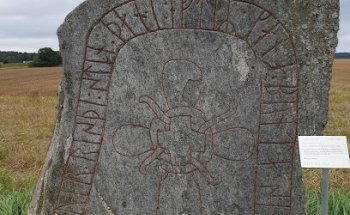 Eggvena Runestone