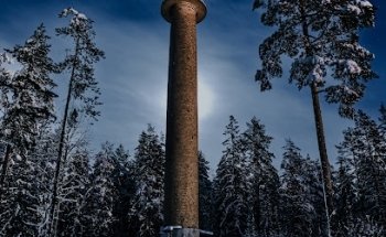 Vieja torre de observación aérea