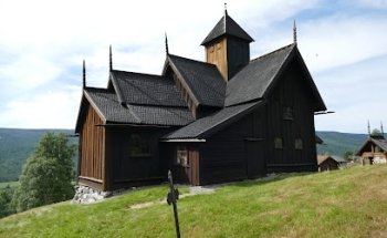 Nore y Uvdal Bygdetun (y la iglesia de madera de Uvdal)