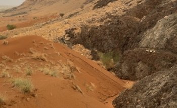 Palabra (No hay más dios que Alá) escrita en la montaña