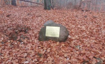 Monumento conmemorativo para el guardabosques Otto Fischer