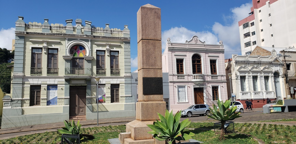 Museo de Artes Visuales Ruth Schneider y Museo Histórico Regional
