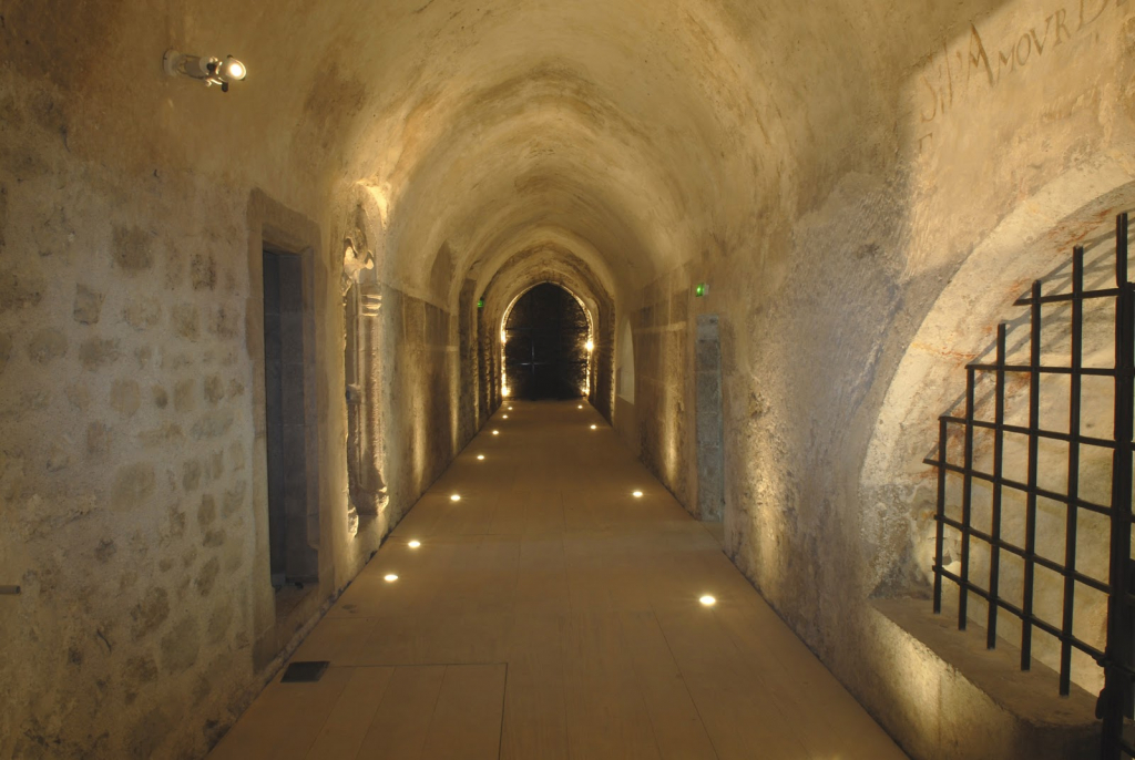 Museo de la Abadía / donaciones Guy Bardone - René Genis