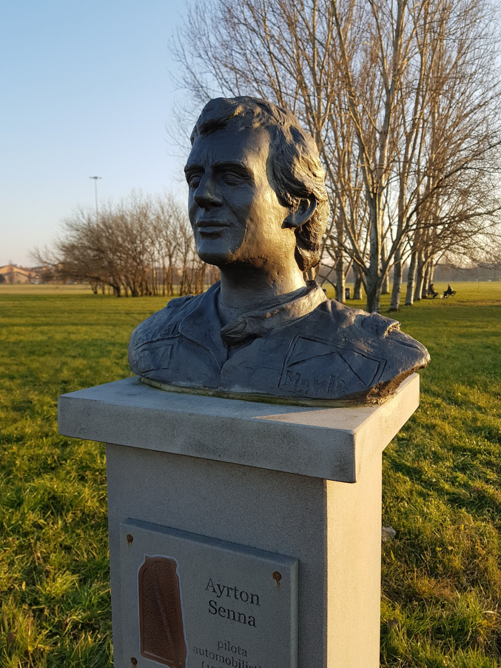 Busto de Ayrton Senna en el Parco Ferrari