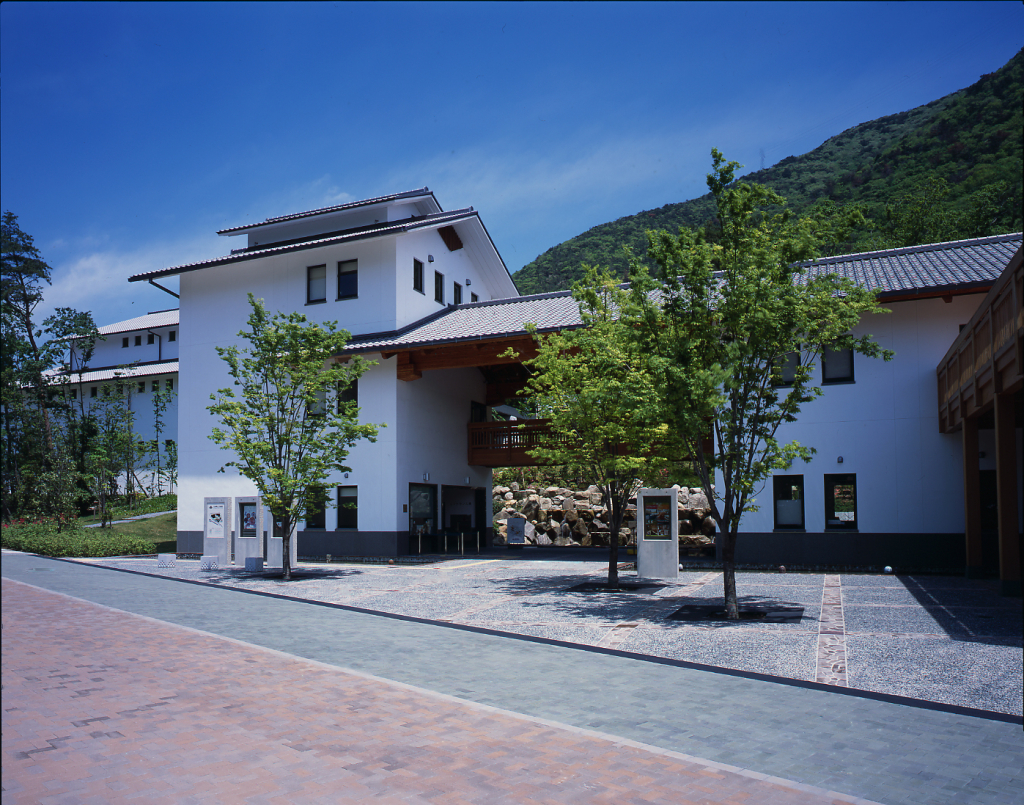 Museo de Arte Cerámico, Hyogo