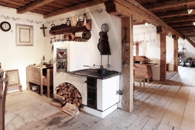 Museo de Agricultura y Exhibición de Automóviles Antiguos Familia Jüly