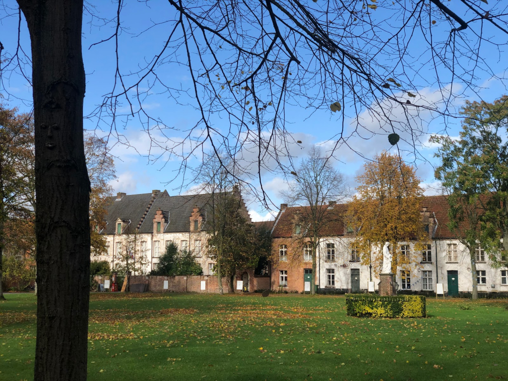 Museo Begijnhof y Museo de Folclore