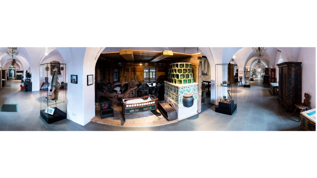 Museo de Arte Popular Sajón con Colección de Teatro de Marionetas