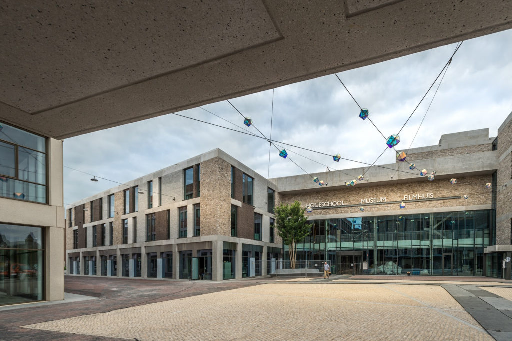 Museo de Arte Contemporáneo De Domijnen