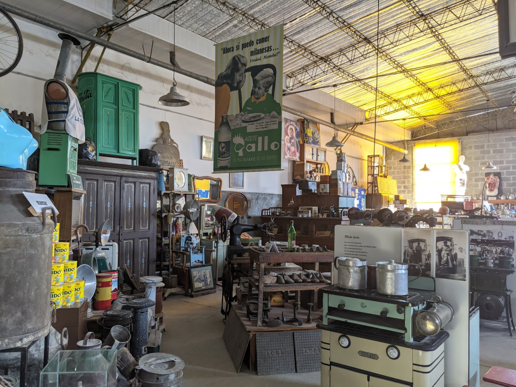 Galpón Enciclopédico Bella Vista