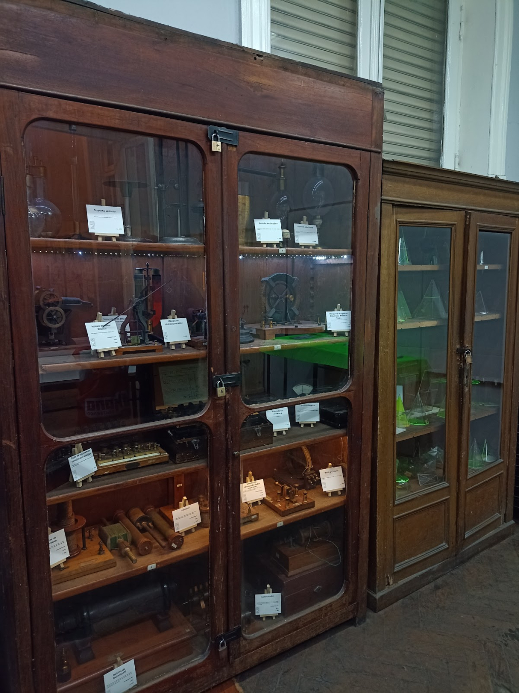 Museo del Laboratorio de Física y Matemática del IES N°1