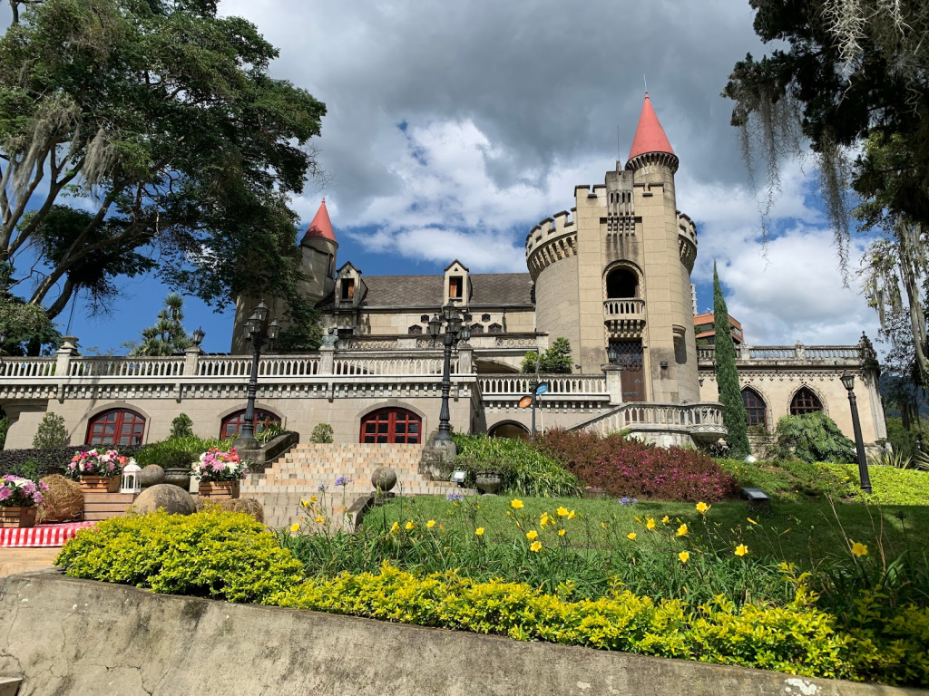 El Castillo Museo y Jardines
