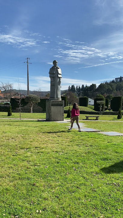 Estátua de Miguel Torga