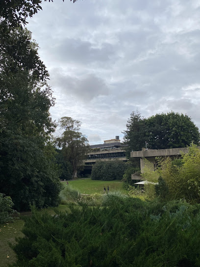Edificio sede y parque de la Fundación Calouste Gulbenkian