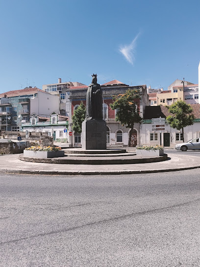 Estatua de la Reina D. Leonor