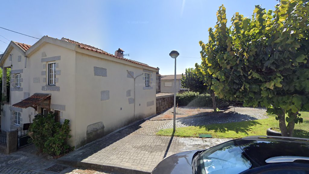 Sepulturas antropomórficas Largo do Colóquio, Folhadal