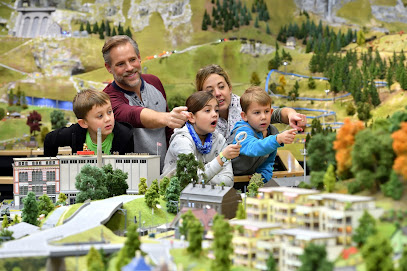 Smilestones AG - Miniaturwelt en el Rheinfall