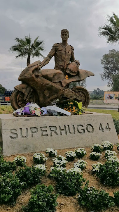 Monumento a Súper Hugo 44