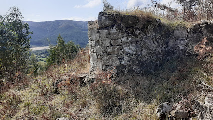 Ruinas del bastíón de Monte Pino (siglo XII)