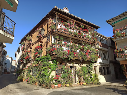 Casa de las Flores. Museo del Juguete de Hojalata. Recorrido por el Casco Antiguo de Candeleda. Audioguías en varios idiomas.