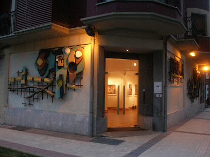 Juan de Lizarazu erakusketa aretoa