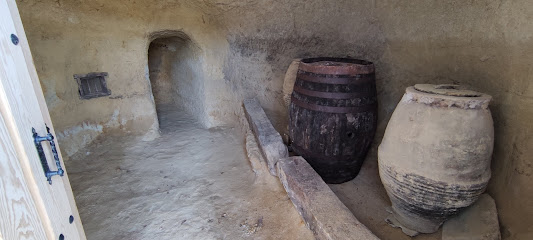 Antigua bodega troglodita