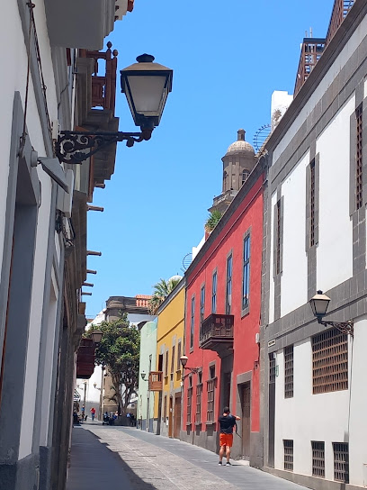 3. Calle de los Balcones y CAAM
