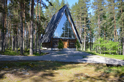 Iglesia de Paateri y hogar del artista