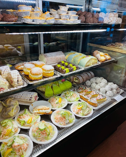 Cafetería Deli Lapland y Museo de Motos