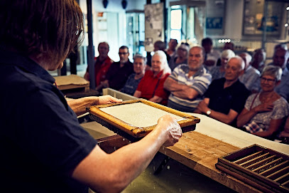 Museo de Bruk en Tumba