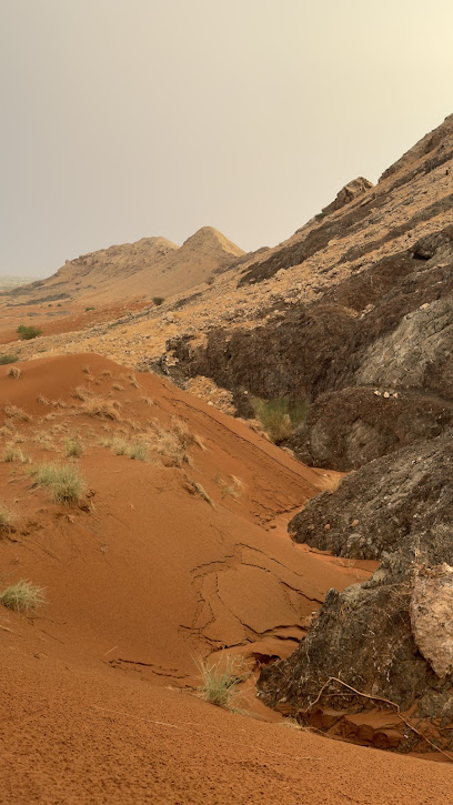 Palabra (No hay más dios que Alá) escrita en la montaña